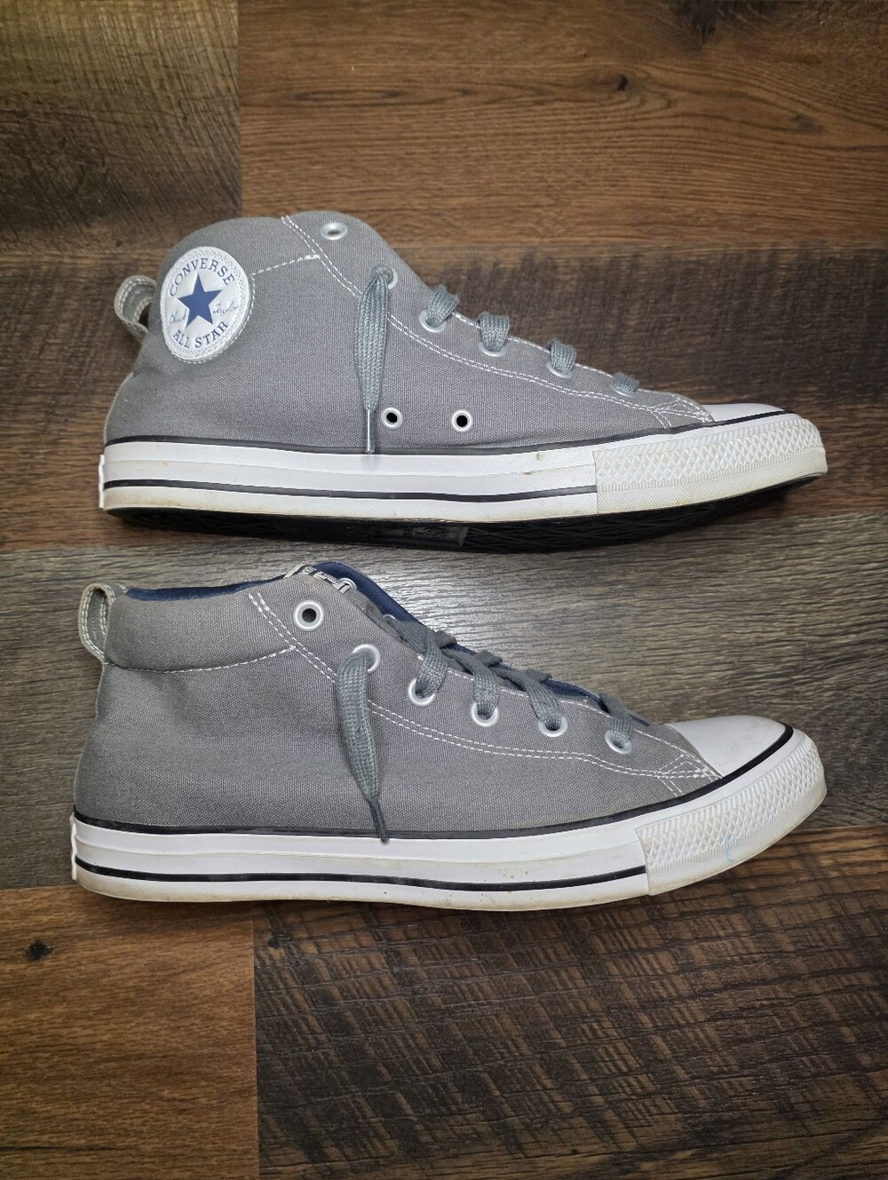 Mens 10.5 Converse In Grey - Picture 3 of 9